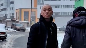 Неадекватный мужчина устроил террор соседям под Петербургом