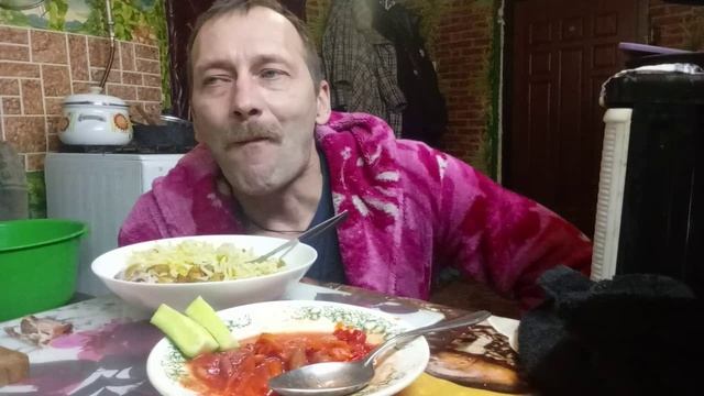 МУКБАНГ | ЯИЧНАЯ ЛАПША С МЯСОМ | САЛАТ | СВЕЖИЙ ОГУРЕЦ | НОЧНОЙ ЖОР... смотреть онлайн