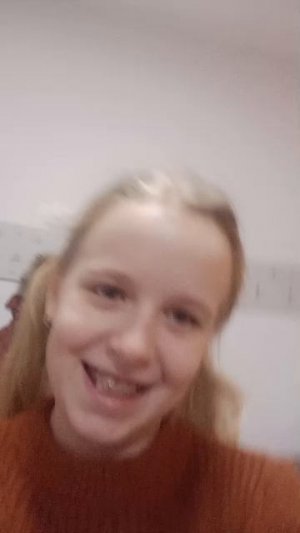 поменяла название