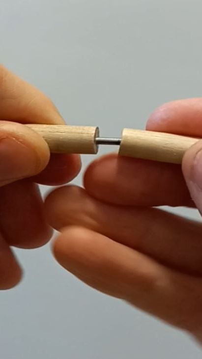 Приспособление для сверления отверстий в деревянных палочках(шарнирах) точно по центру. смотреть онлайн