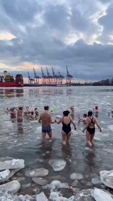 Пляжный сезон в Гамбурге смотреть онлайн