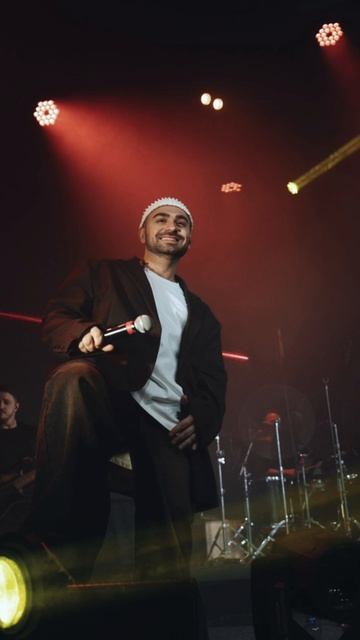 Пока я делюсь с тобой кадрами с концертами, ты делись впечатлениями о «Маяковском» 🙏 смотреть онлайн