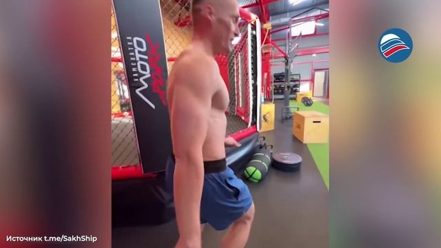 Камчатка удивляет: мужчины прорыли гигантский тоннель под снегом, чтобы попасть в спортзал смотреть онлайн