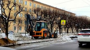 Город трудится