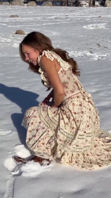 Cела голой попой на снег 2 смотреть онлайн