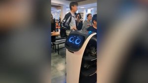 Кушать подано: в одной из якутских школ появился робот-официант