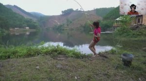 Рыбалка. Девушка у воды: охота на сома