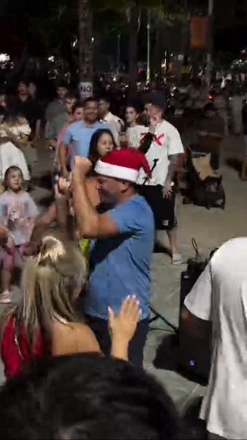 В Таиланде на улицах запели «Матушку Землю». 😁👍
На Пхукете местные певицы выучили популярную песню смотреть онлайн