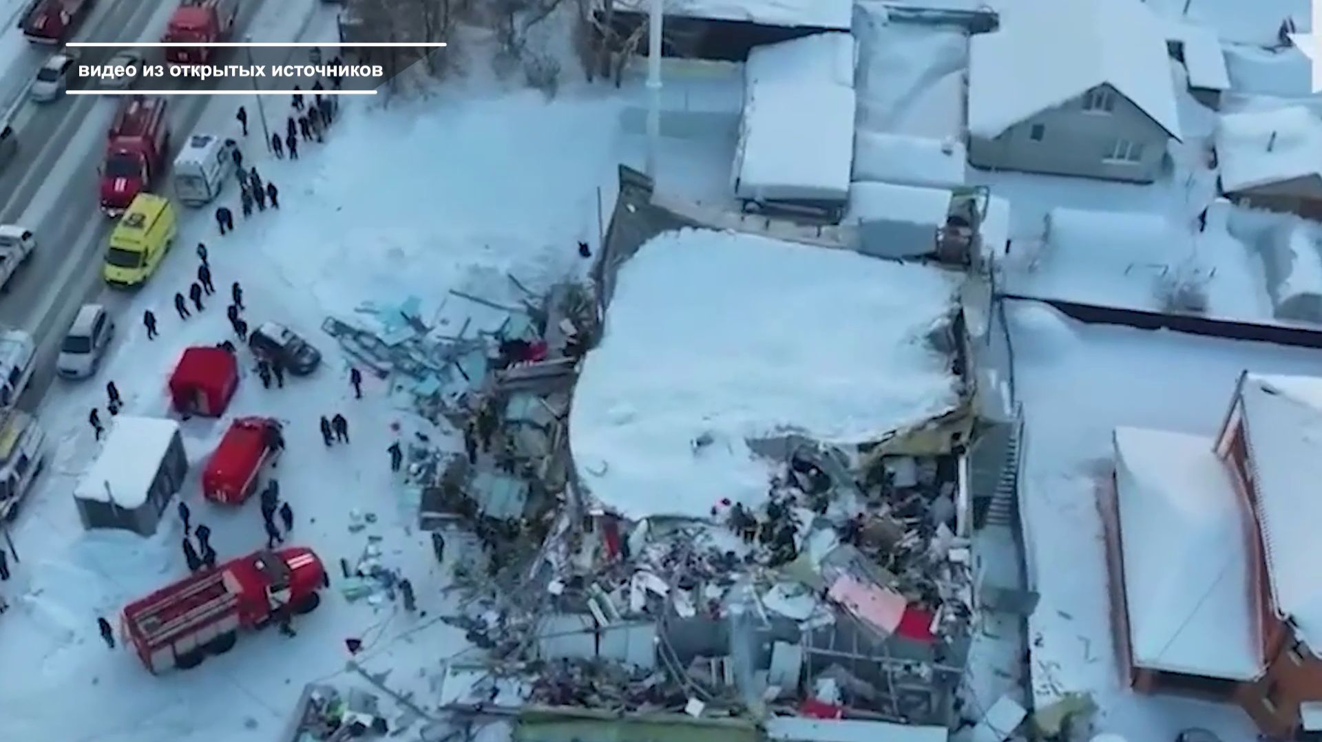 В НОВОСИБИРСКОМ ТЦ КРЫША РУХНУЛА НА ПОСЕТИТЕЛЕЙ смотреть онлайн