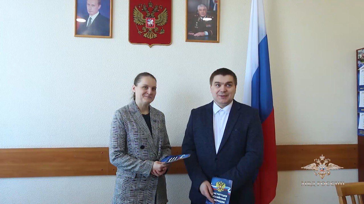 В Омске многодетная семья из Эстонии приняла Присягу гражданина Российской Федерации смотреть онлайн