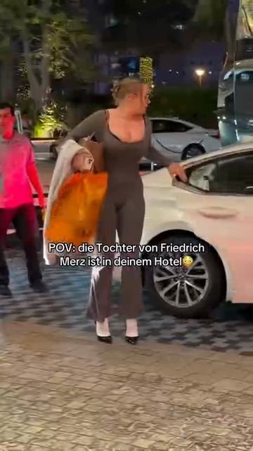 Папарацци сняли дочь канцлера Германии Фридриха Мерца.
Резюме:
- полное отсутствие критического... смотреть онлайн