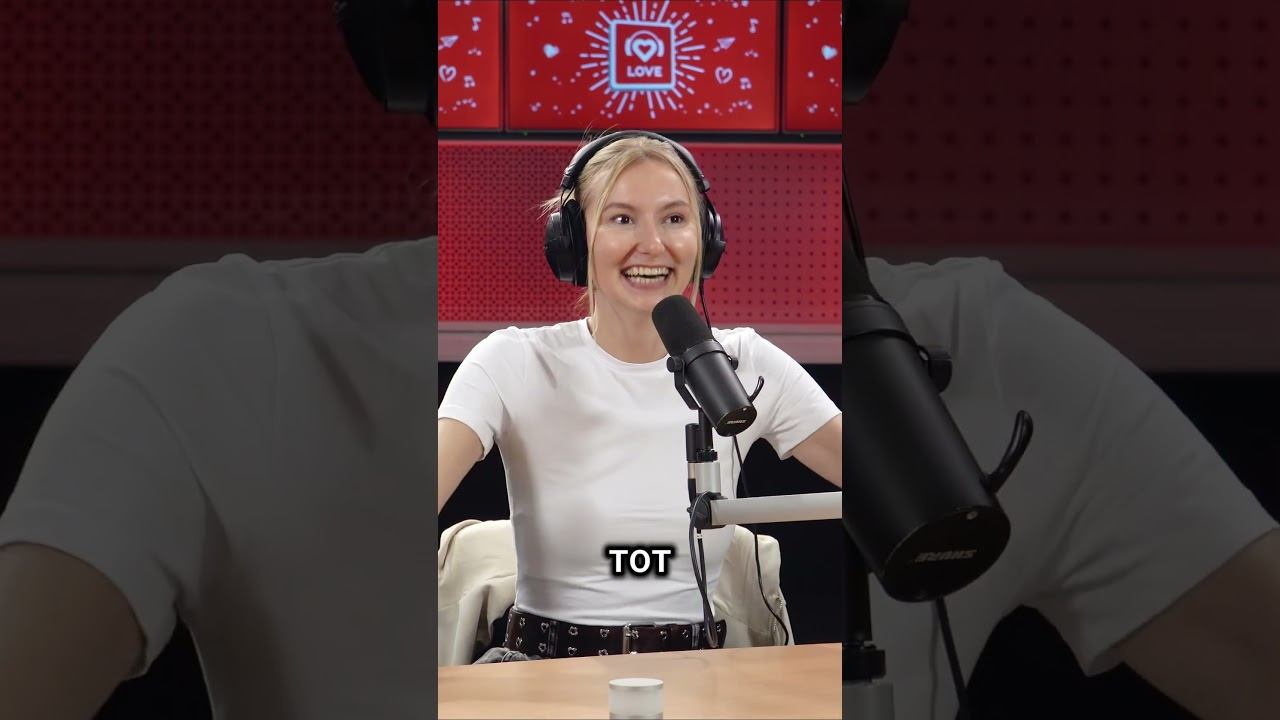 Лиза Ющук поделилась воспоминаниями о первом поцелуе #LoveRadio #ЛизаЮщук смотреть онлайн