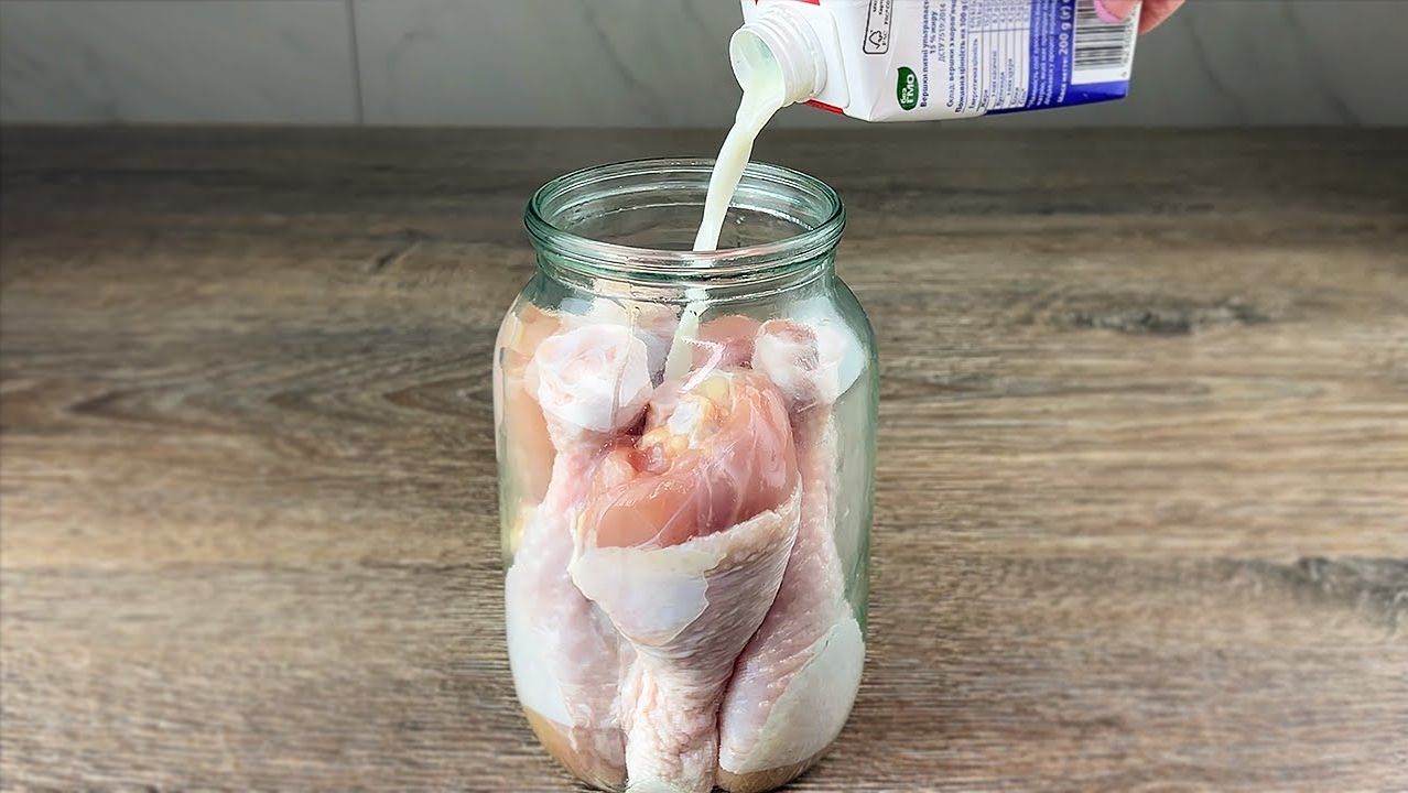 Сотрудник KFC показал мне этот трюк с куриными ножками! Мы больше не ходим в KFC! смотреть онлайн