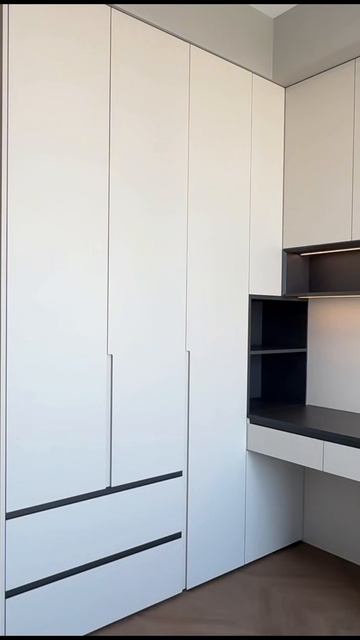 Шкаф и стол. смотреть онлайн