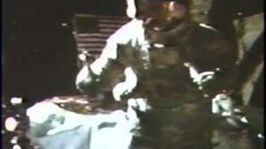 Опыт с пером и молотком, проведенный астронавтами Аполлона-15 на Луне