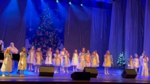 Доченька поет в хоре