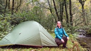 Соло кемпинг в дождливом лесу, приготовление пищи, бушкрафт.