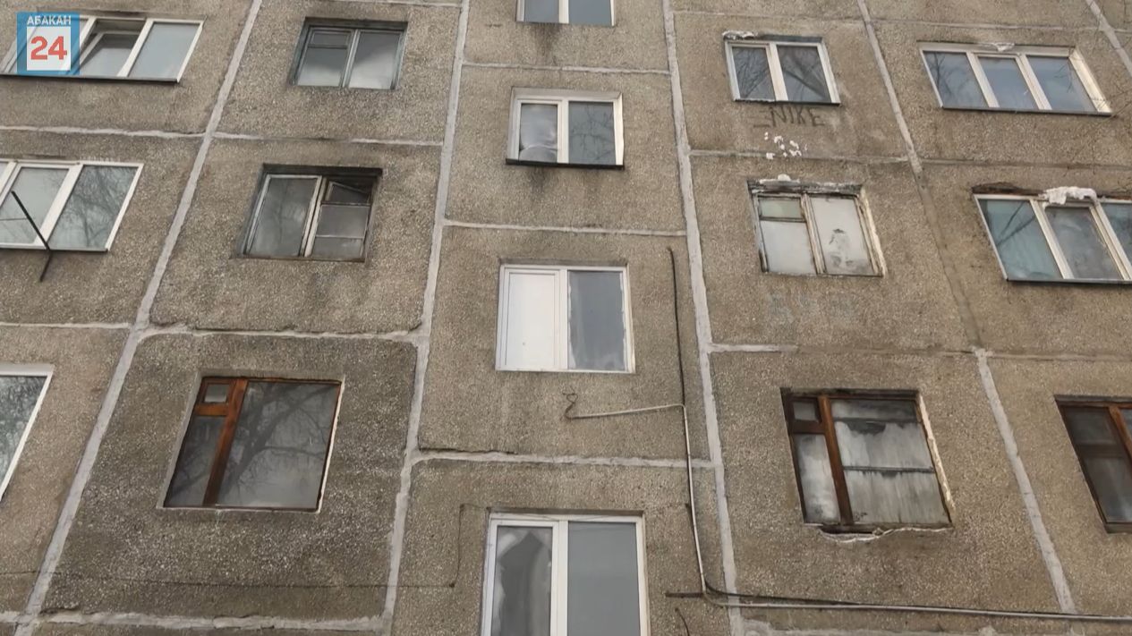Холод и антисанитария, долги и вандализм в споре жильцов бывшей общаги на Советской в Абакане и УК смотреть онлайн