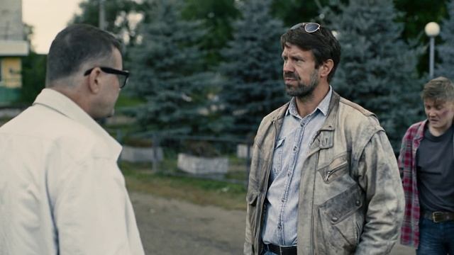 Шериф вооружил весь город для защиты от залетных бандитов смотреть онлайн