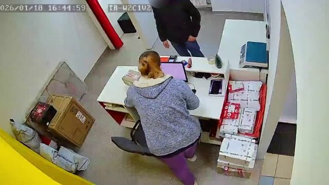 Подросток унес из саратовского ПВЗ смартфон, не заплатив смотреть онлайн