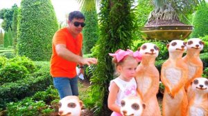 nastia-i-papa-igraiut-v-priatki-v-neobychnykh-mestakh