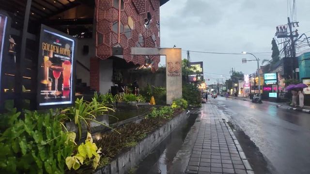 Семиньяк Бали прогулка по Eat Street и пляжу Петитенгет в сезон дождей 🌧️🌴🌊 смотреть онлайн