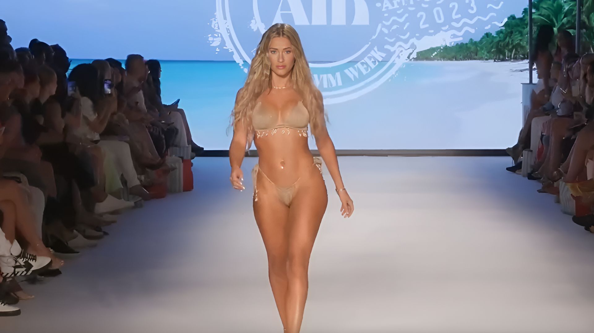 Показ пляжной моды в Майами!