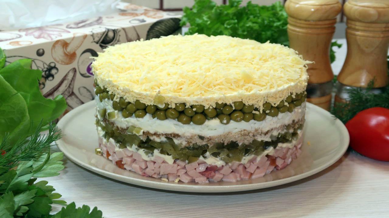 Салат Комплимент с ветчиной и грецкими орехами смотреть онлайн