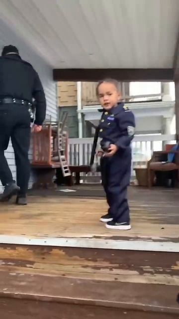 AVON NOVA 🚓 Little Officer on Duty. POOM POOM! Freeze! смотреть онлайн