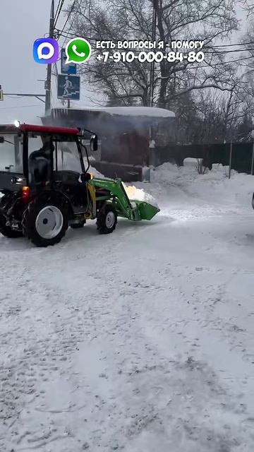 Один из самых любимых тракторов Mitsubishi убирает снег #минитрактор #трактор #УборкаСнега #Снег смотреть онлайн