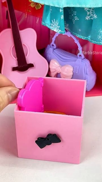 Барби убирается в шкафу смотреть онлайн