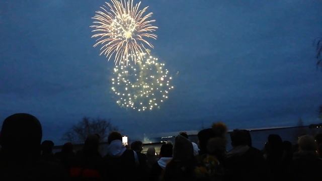 🎇 Салюта на 9 Мая в Архангельске 2025 смотреть онлайн