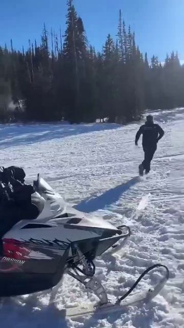 #США #Авиакатастрофы Момент падения вертолета Bell 206 JetRanger в округе Васатч, штат Юта смотреть онлайн