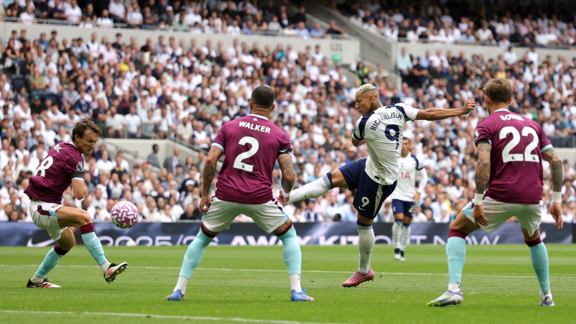 Бёрнли - Тоттенхэм. Обзор матча. смотреть онлайн