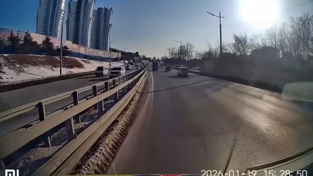 #Россия Во Владивостоке дегенерат за рулем грузовика не пропустил автомобиль "Скорой Помощи" смотреть онлайн