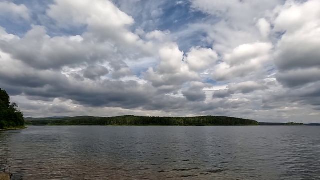 Лето, озеро, облака смотреть онлайн