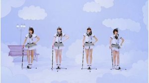 Японочки красиво танцуют и поют