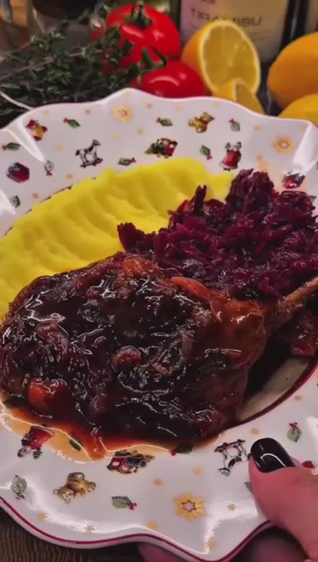 Утиные ножки со сливами и мёдом 🥘 смотреть онлайн