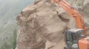 Breaking  Rocky Mountain with  Tata Hitachi Excavator for Mountain Road