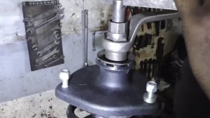 Замена передней стойки ВАЗ 1118 Калина