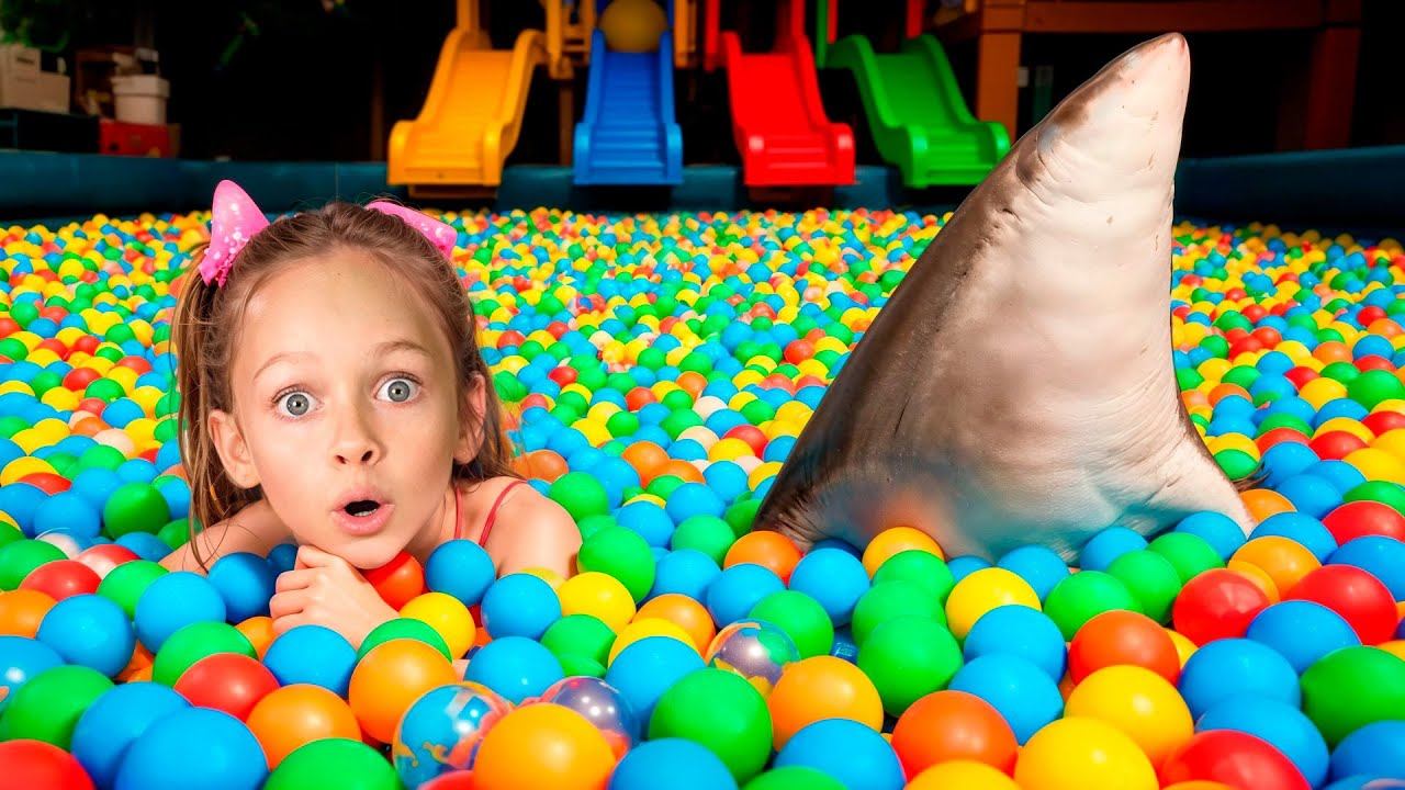 Весёлые игры в бассейне с Майей и друзьями! смотреть онлайн