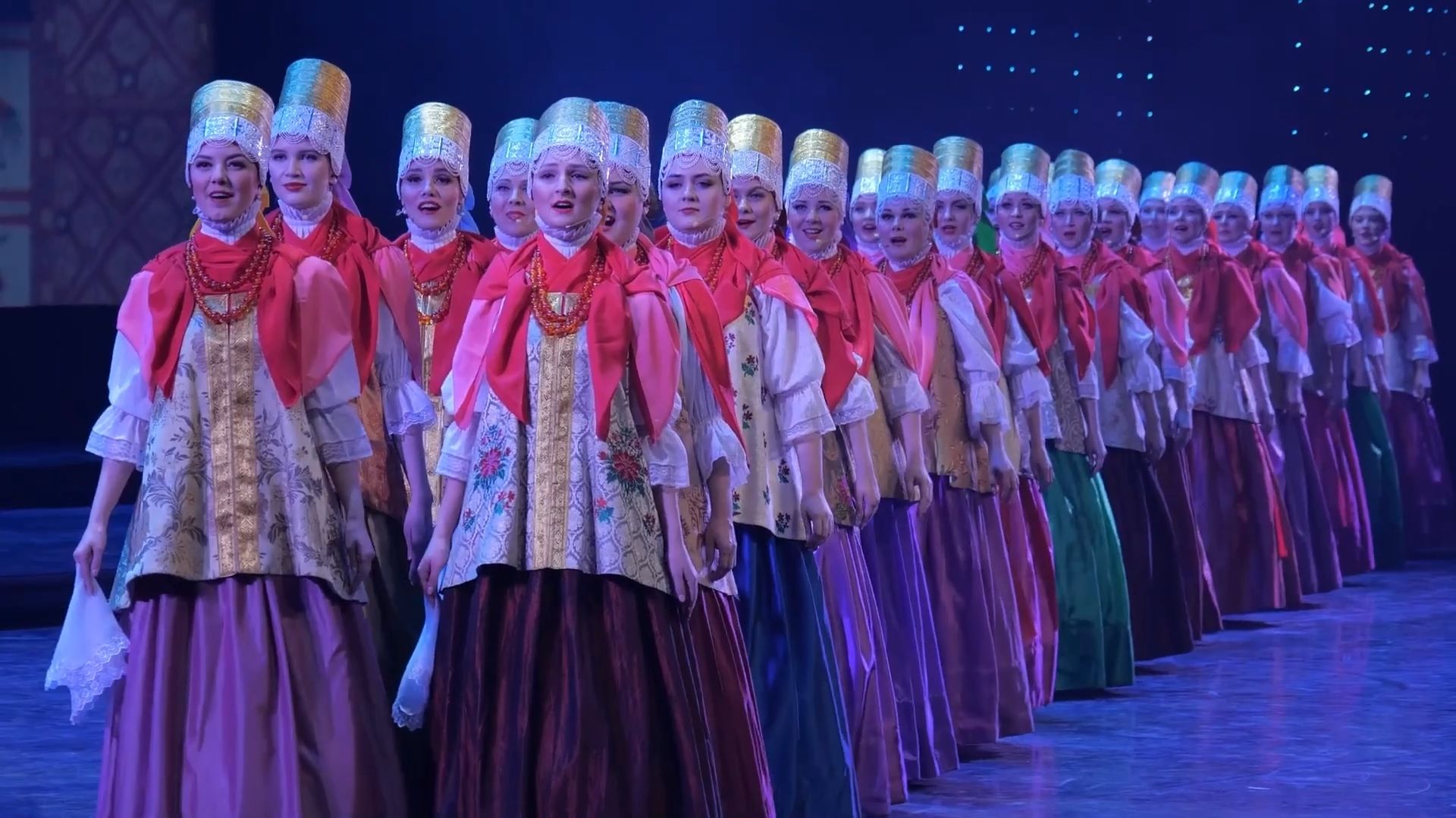 "Хожу я по травке", Северный русский хор. "I Walk on the Grass", Northern Russian Choir. смотреть онлайн