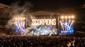 Саксофон плачет,гитара поет...