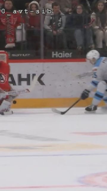 Что он пытался СДЕЛАТЬ? 🤨 #КХЛ смотреть онлайн