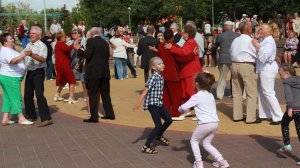 Танцуем ВСЕ! ПЕСНЯ и КЛИП ОГОНЬ! 🔥 О ВОЗРАСТЕ НЕ ДУМАЙ | Для Души!