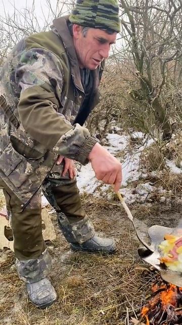 удобное приспособление для жарки на огне.mp4 смотреть онлайн