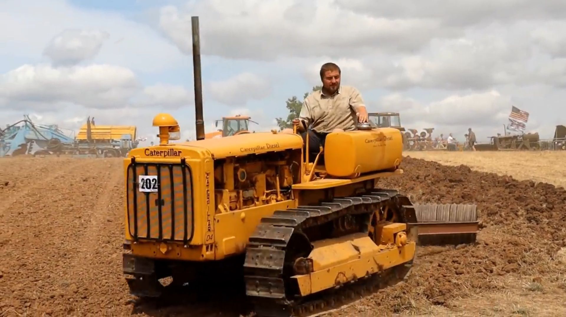 ЭТО ВИДЕО НАБРАЛО 1 МЛН ПРОСМОТРОВ! Трактора 1950-ых! Как новые! #356 смотреть онлайн