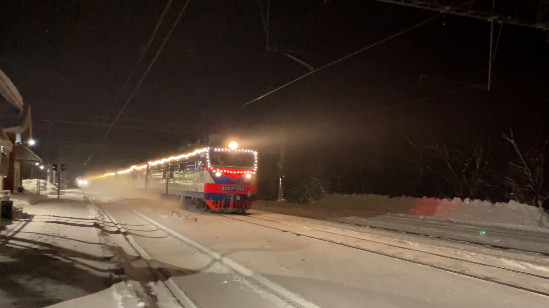 Перегонка Поезд Деда Мороза под ВЛ82М-069 в Москву смотреть онлайн