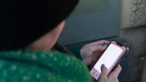 В Ленобласти мужчина искусал бывшую возлюбленную и угнал ее машину