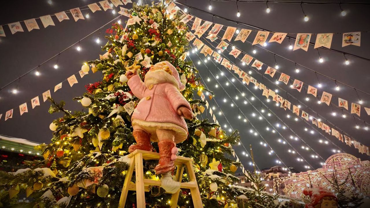 Манежная площадь 2026. Новогодняя Москва смотреть онлайн